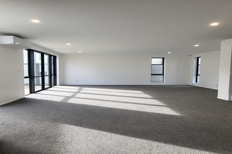 Photo of property in 34 Cessna Crescent, Mangere, Auckland, 2022