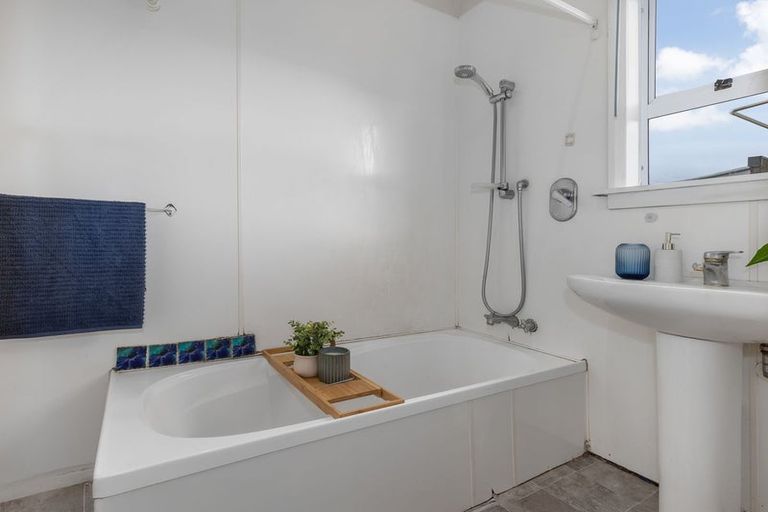 Photo of property in 1 Quinn Road, Levin, 5510