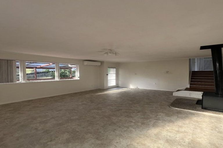 Photo of property in 13 Vina Place, Massey, Auckland, 0614