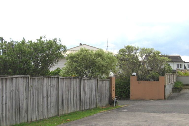 Photo of property in 17 Raphael Place, West Harbour, Auckland, 0618