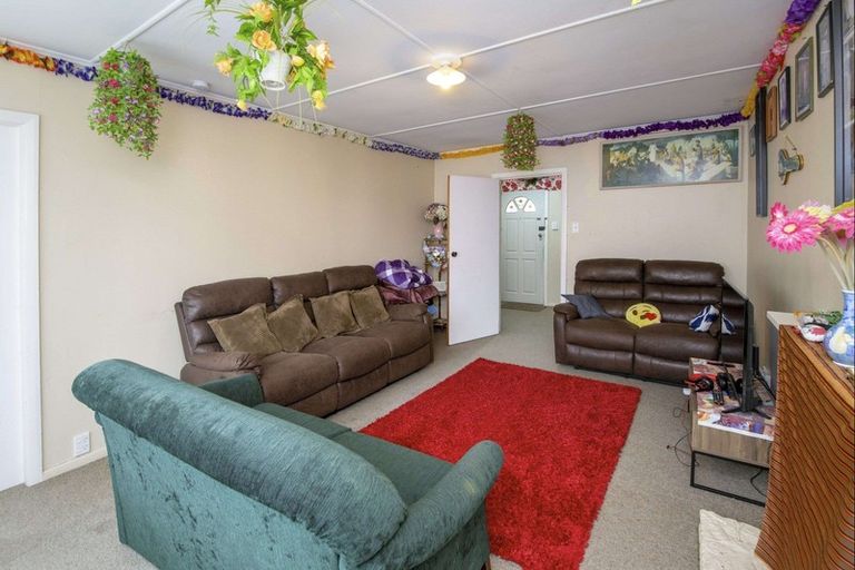 Photo of property in 25 Goldsmith Crescent, Levin, 5510