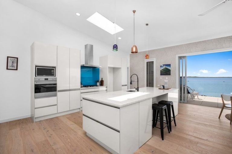 Photo of property in 16 Crispe Road, Clarks Beach, 2122