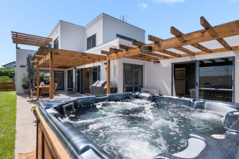 Photo of property in 42 Oteki Park Drive, Welcome Bay, Tauranga, 3112