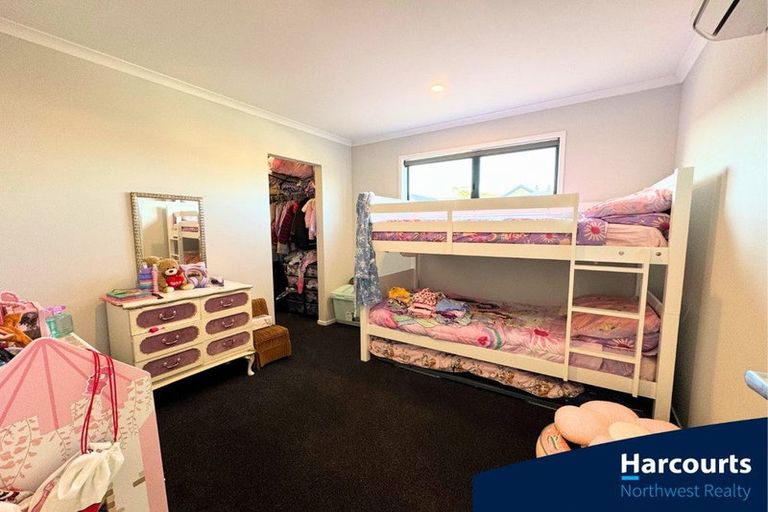 Photo of property in 4 Kumerahou Street, Kumeu, 0810