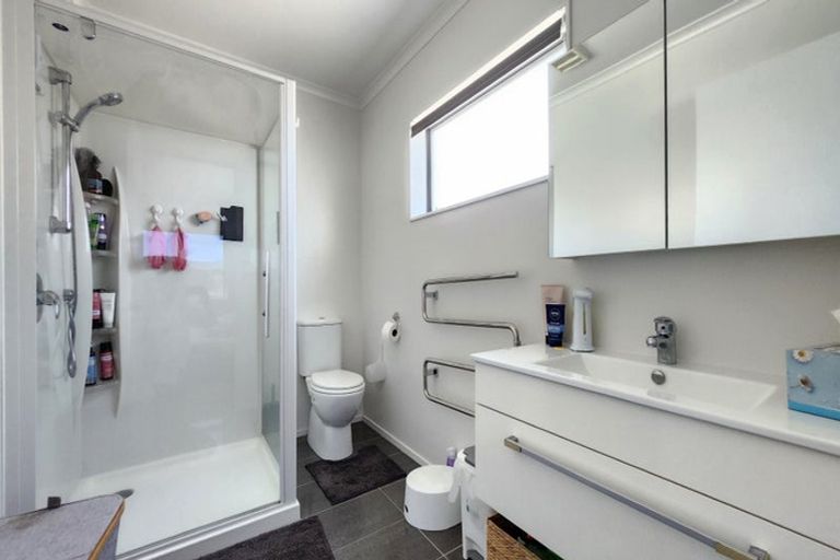 Photo of property in 260 Mark Avenue, Grenada Village, Wellington, 6037