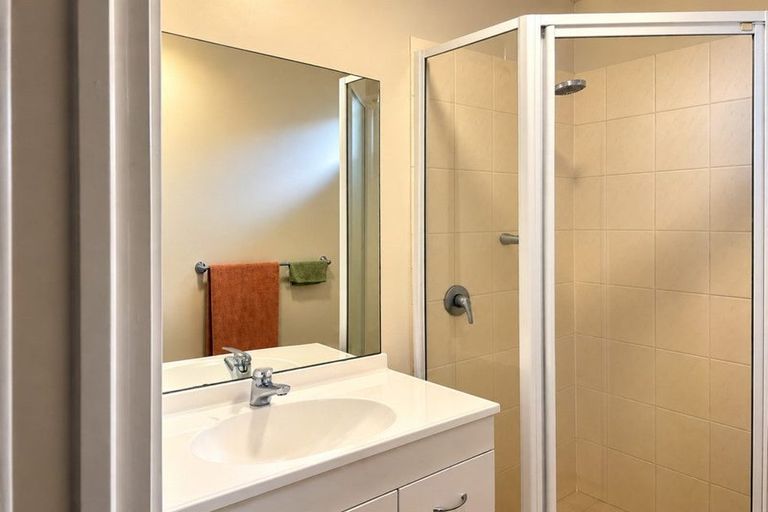 Photo of property in 25a Astley Avenue, New Lynn, Auckland, 0600