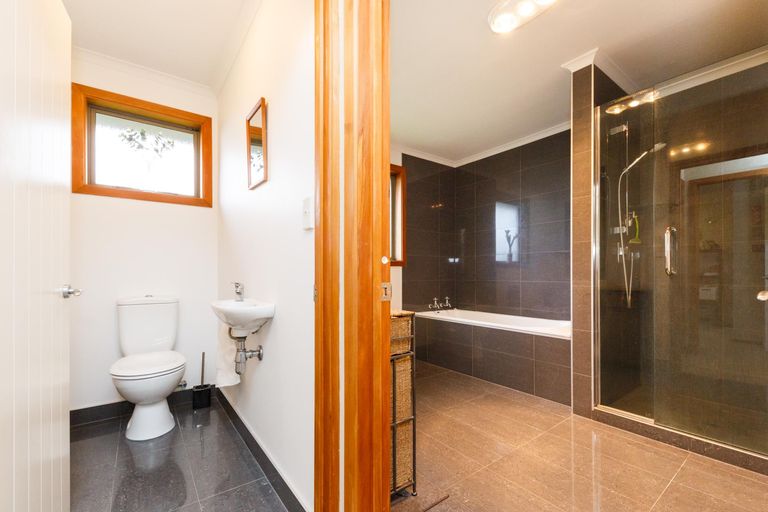 Photo of property in 44 Roberts Line, Kelvin Grove, Palmerston North, 4414