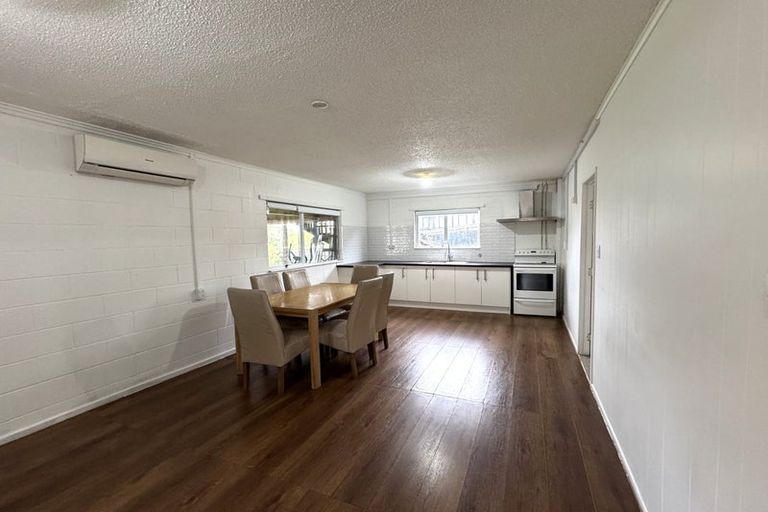 Photo of property in 26 Cyclarama Crescent, Massey, Auckland, 0614