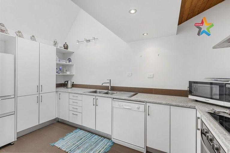 Photo of property in 2/517 Marine Drive, Sunshine Bay, Lower Hutt, 5013