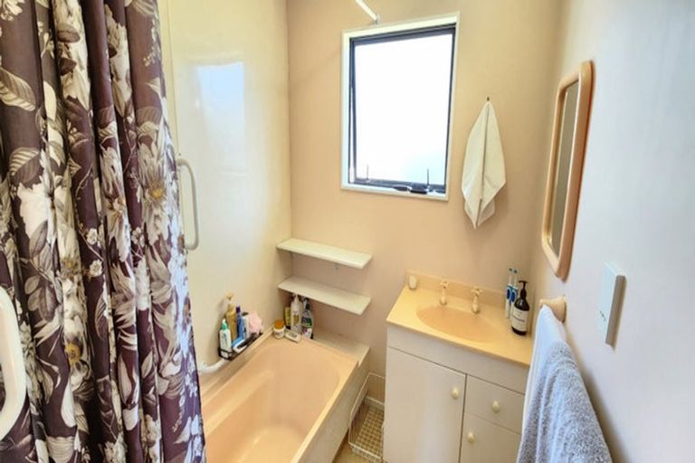 Photo of property in 11 Te Ngaere Place, Merrilands, New Plymouth, 4312