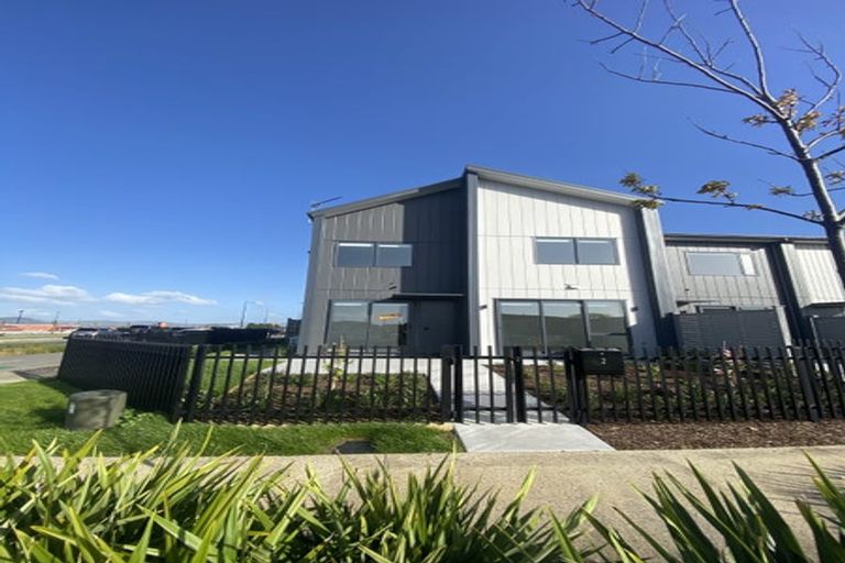 Photo of property in 2 Port Way, Rosehill, Papakura, 2113