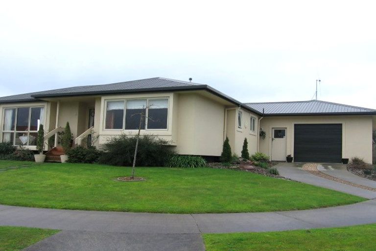 Photo of property in 7 Logan Way, Kelvin Grove, Palmerston North, 4414