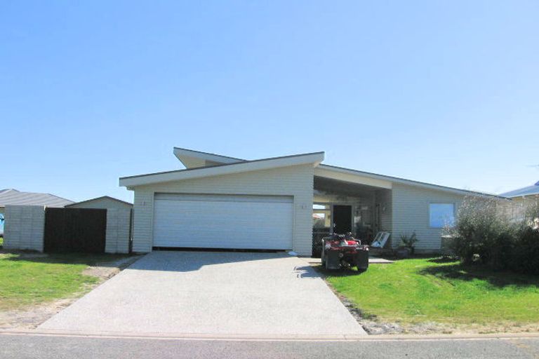 Photo of property in 16 Hawk Hill Crescent, Cooks Beach, Whitianga, 3591