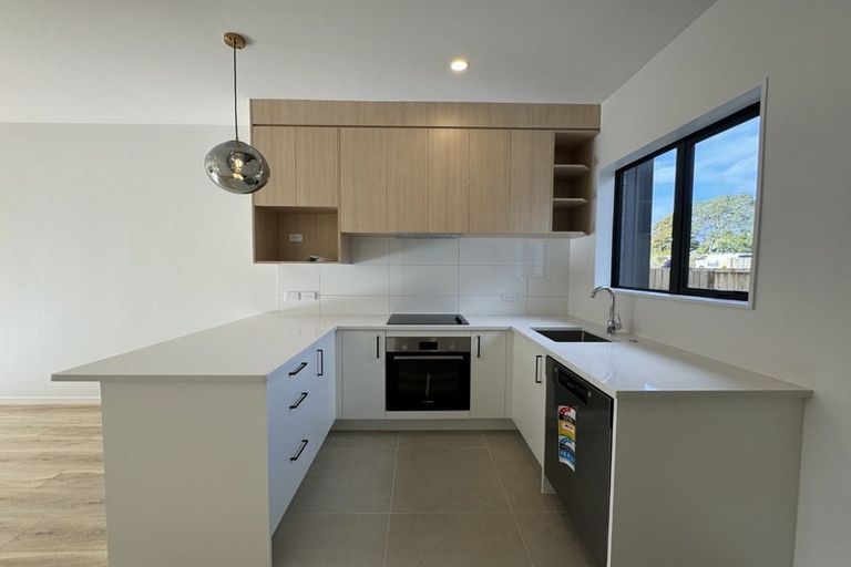 Photo of property in 63 Paetai Lane, Te Atatu Peninsula, 0610