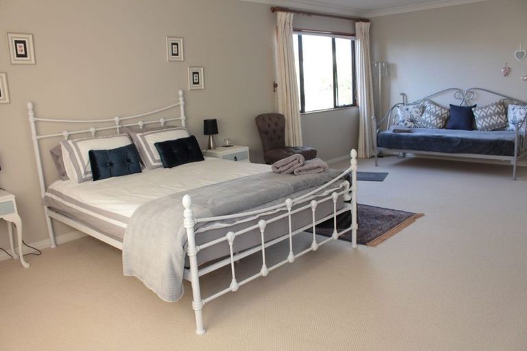 Photo of property in 44 Amberwood Drive, Northpark, Auckland, 2013