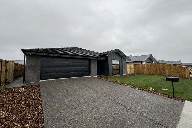 Photo of property in 37 Cousins Street, Woodend, 7691