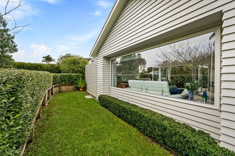 Photo of property in 2 Widdison Place, Albany, Auckland, 0632