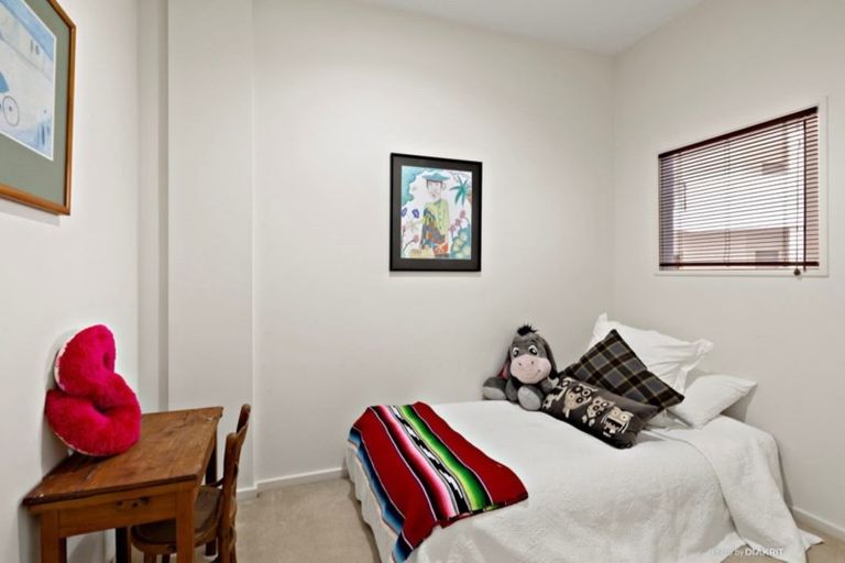 Photo of property in Stadium Garden Flats, 304/107 Thorndon Quay, Pipitea, Wellington, 6011