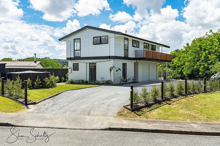 Photo of property in 4 Skelton Crescent, Paparoa, 0571