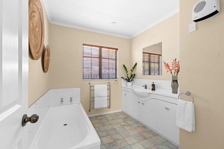 Photo of property in 46 Lucknow Road, Havelock North, 4130