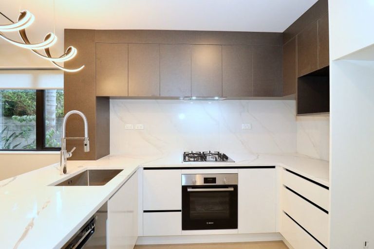 Photo of property in 14b Gulf Crest, Bucklands Beach, Auckland, 2012