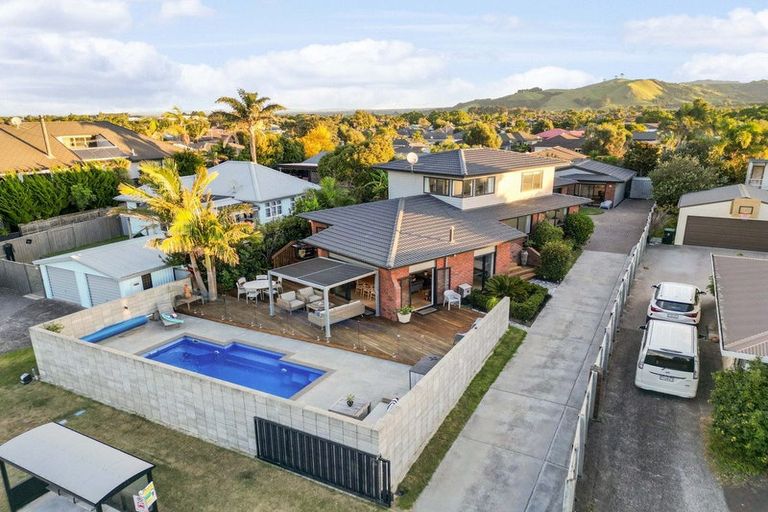 Photo of property in 112 Dickson Road, Papamoa Beach, Papamoa, 3118