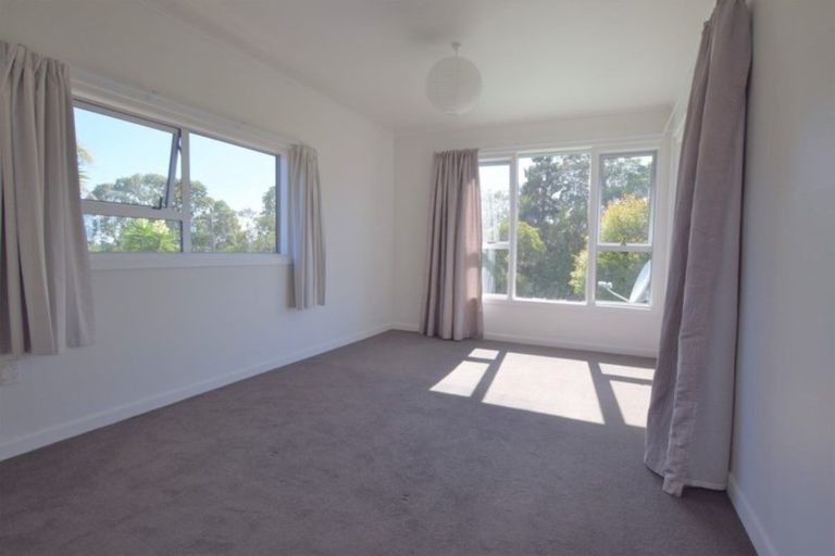 Photo of property in 19 Cleve Road, Green Bay, Auckland, 0604