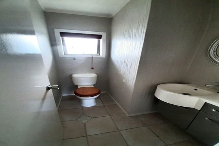 Photo of property in 2a Korotaha Terrace, Rothesay Bay, Auckland, 0630