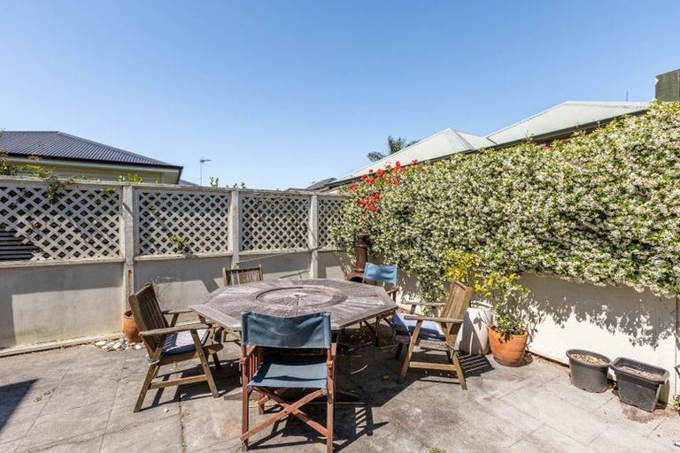 Photo of property in 33 Avenue Road, Greenmeadows, Napier, 4112