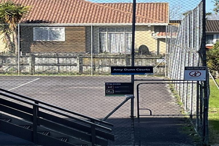 Photo of property in 2/55 Glenmore Road, Sunnyhills, Auckland, 2010