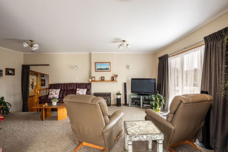 Photo of property in 10 Ruskin Place, Westown, New Plymouth, 4310