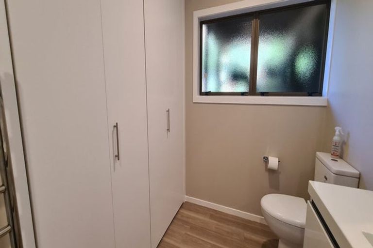 Photo of property in 16 Valdese Rise, Browns Bay, Auckland, 0630