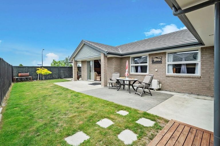 Photo of property in 21 Shillingford Boulevard, Rolleston, 7615