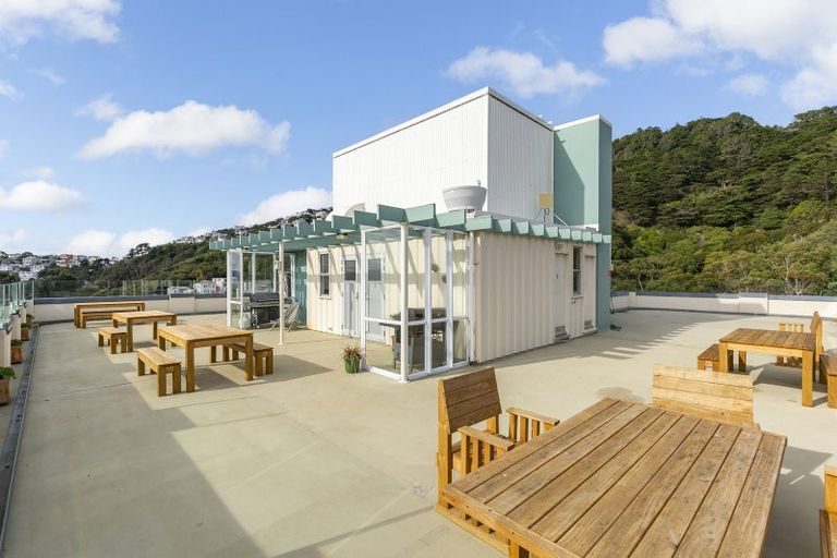 Photo of property in Jerningham Apartments, 20 Oriental Terrace, Oriental Bay, Wellington, 6011