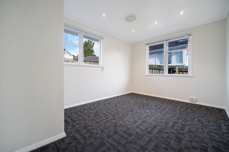Photo of property in 1/6 Greenslade Crescent, Northcote, Auckland, 0627