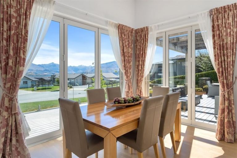 Photo of property in 16 Urquhart Place, Wanaka, 9305