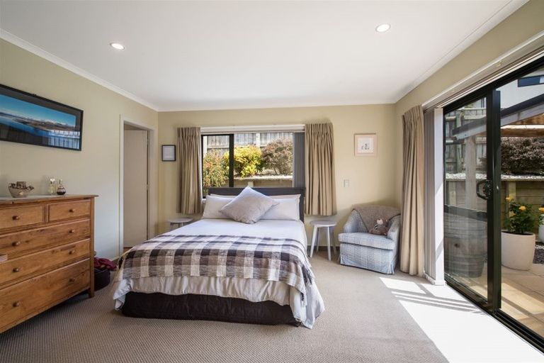 Photo of property in 6 Aotea Drive, Aotea, Porirua, 5024