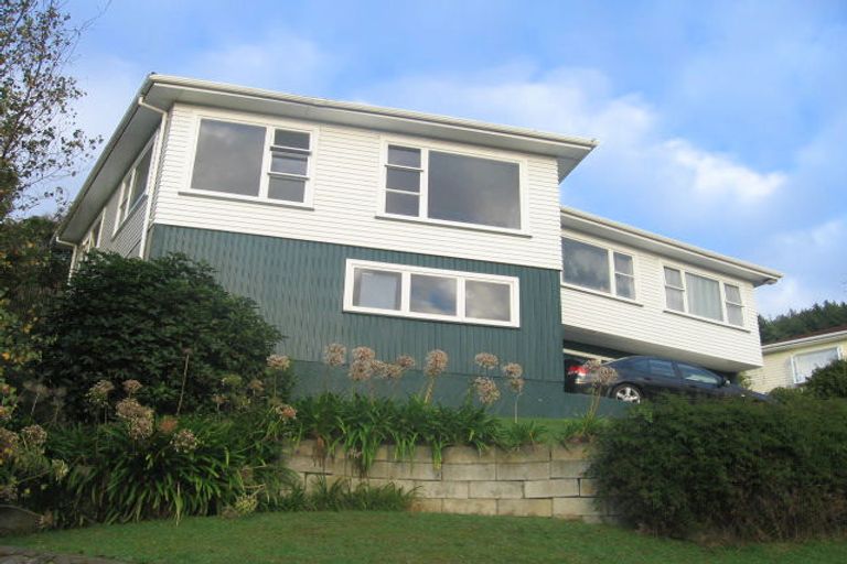 Photo of property in 3 Fyvie Avenue, Tawa, Wellington, 5028