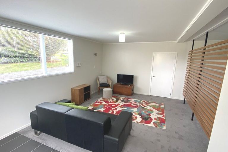 Photo of property in 3/111 Sylvan Avenue, Northcote, Auckland, 0627