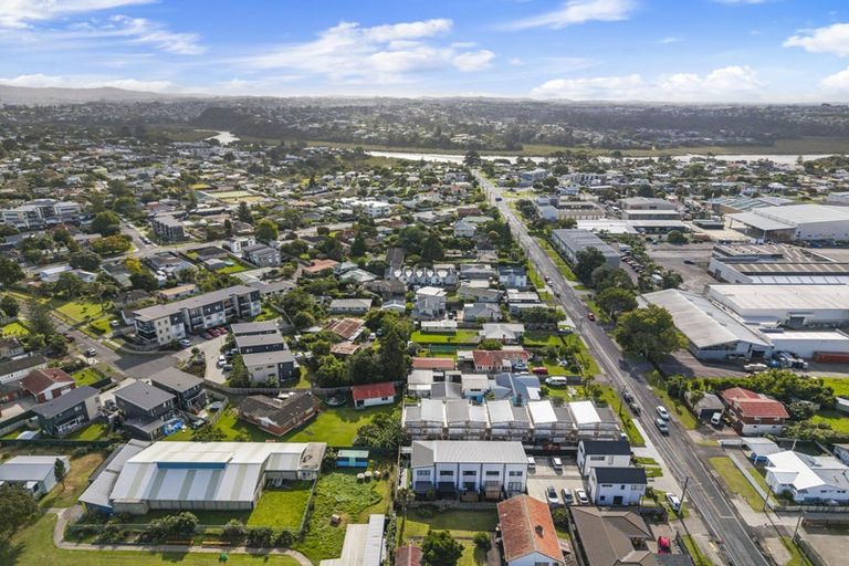 Photo of property in 7/69 Wharf Road, Te Atatu Peninsula, Auckland, 0610