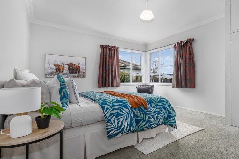 Photo of property in 1 Quinn Road, Levin, 5510