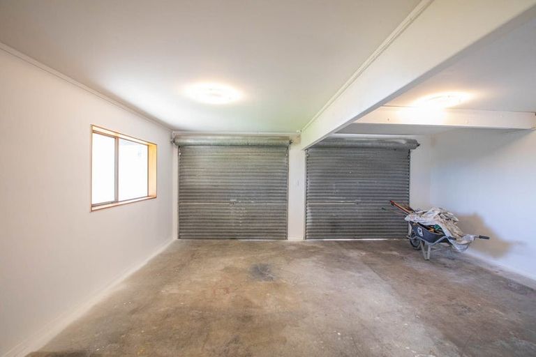 Photo of property in 4 Dalmeny Close, Murrays Bay, Auckland, 0630