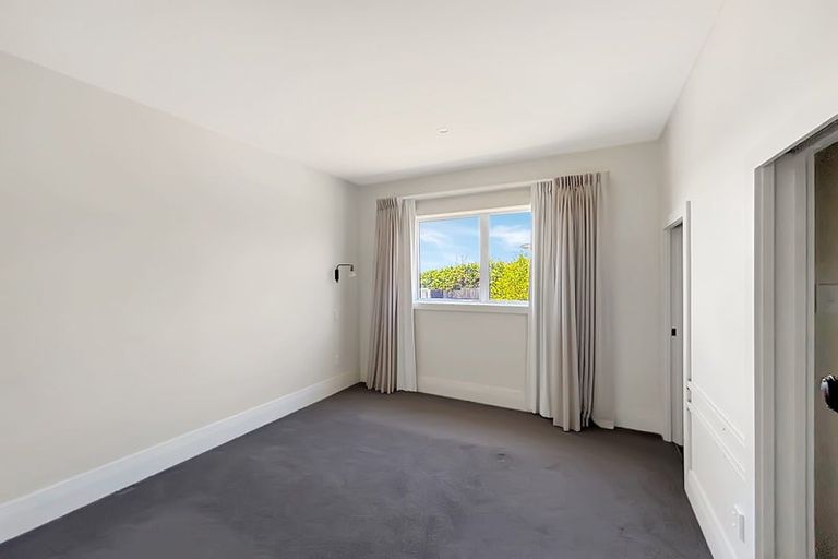 Photo of property in 21 Clayburn Road, Glen Eden, Auckland, 0602