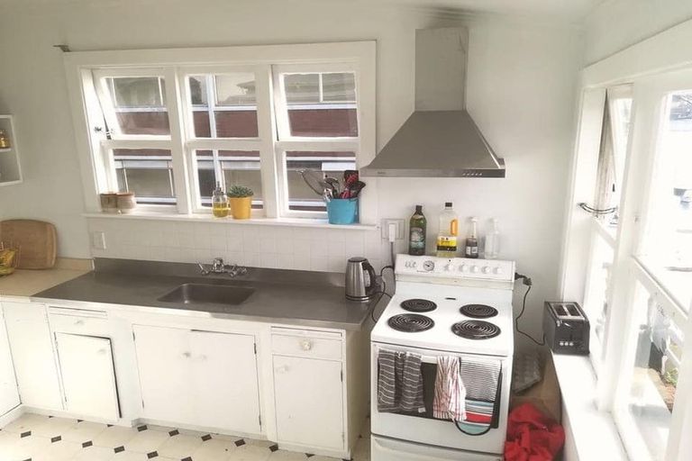 Photo of property in 10 Prince Street, Mount Victoria, Wellington, 6011