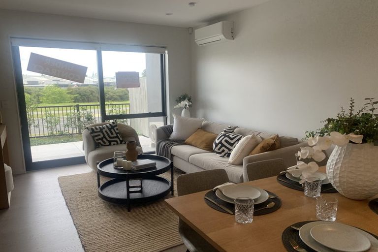 Photo of property in 2/18 Paraone Crescent, Takanini, 2112