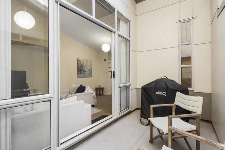 Photo of property in Dixonlane Apartments, 11/7 Feltex Lane, Te Aro, Wellington, 6011