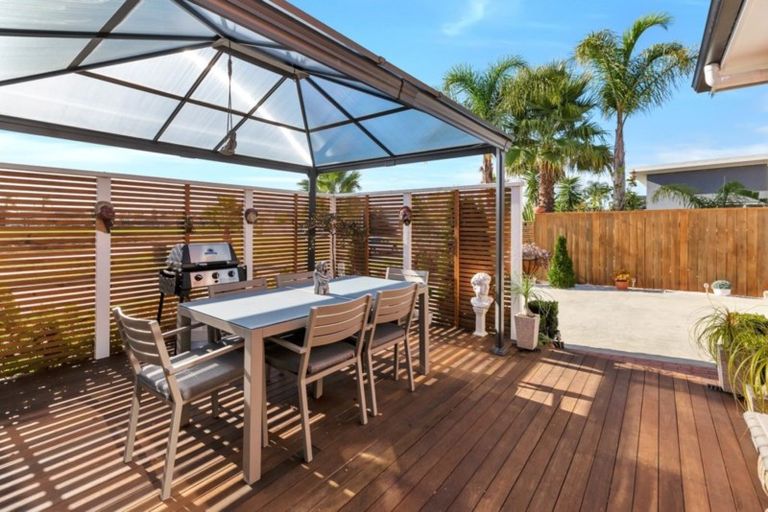 Photo of property in 2 O'farrell Drive, One Tree Point, 0118