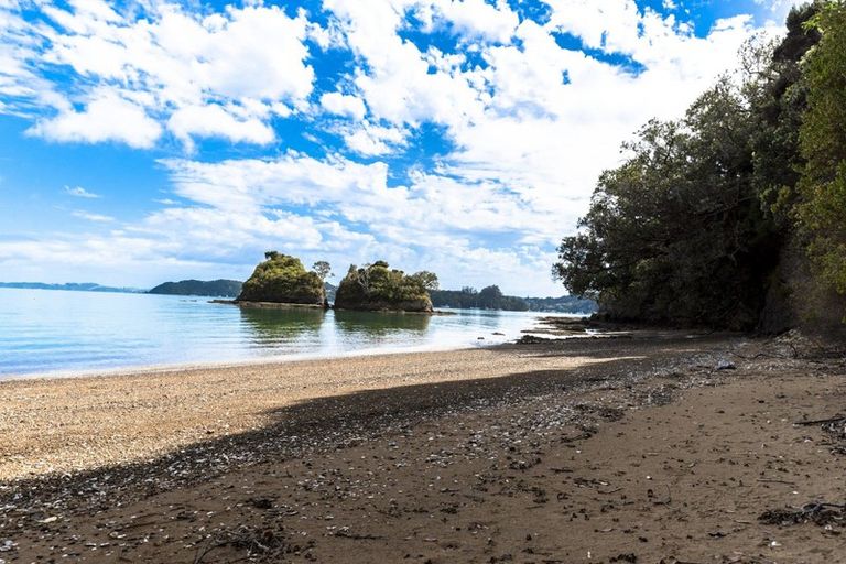 Photo of property in 18b Kaha Place, Russell, 0272