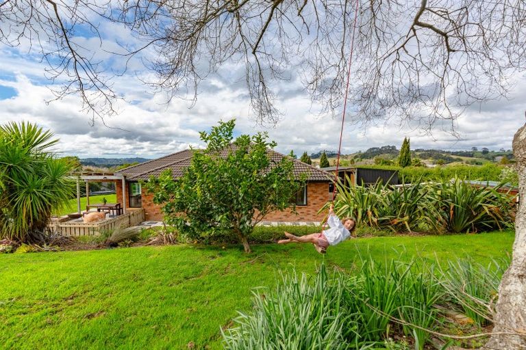 Photo of property in 5 Gavinike Place, Waimauku, 0812