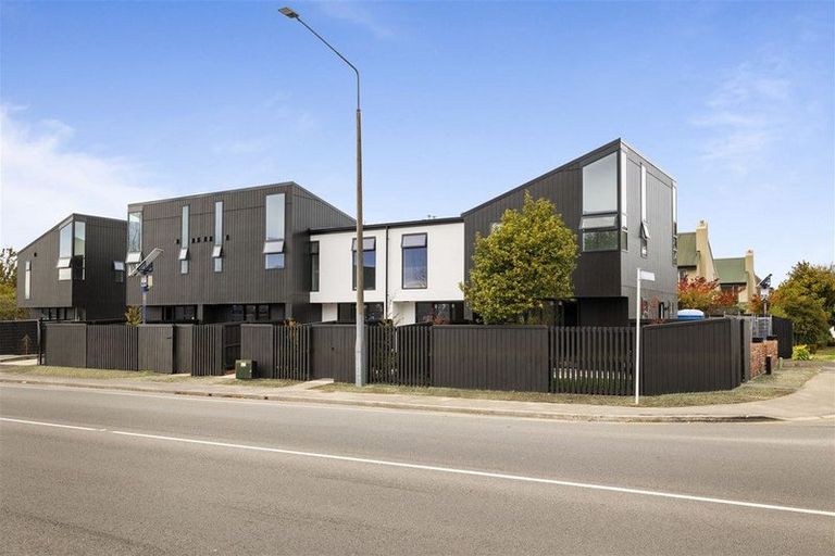 Photo of property in 2/90 Browns Road, St Albans, Christchurch, 8014